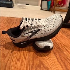 Brooks Women's Revel 6 Running Shoes